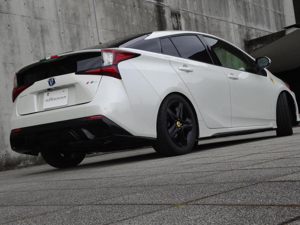 想开法拉利又买不起？去买一台丰田普锐斯就可以圆梦