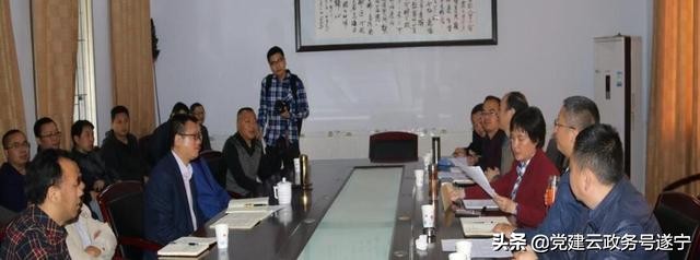 蓬溪县委常委、宣传部长杨帆一行慰问任隆中学高三教师