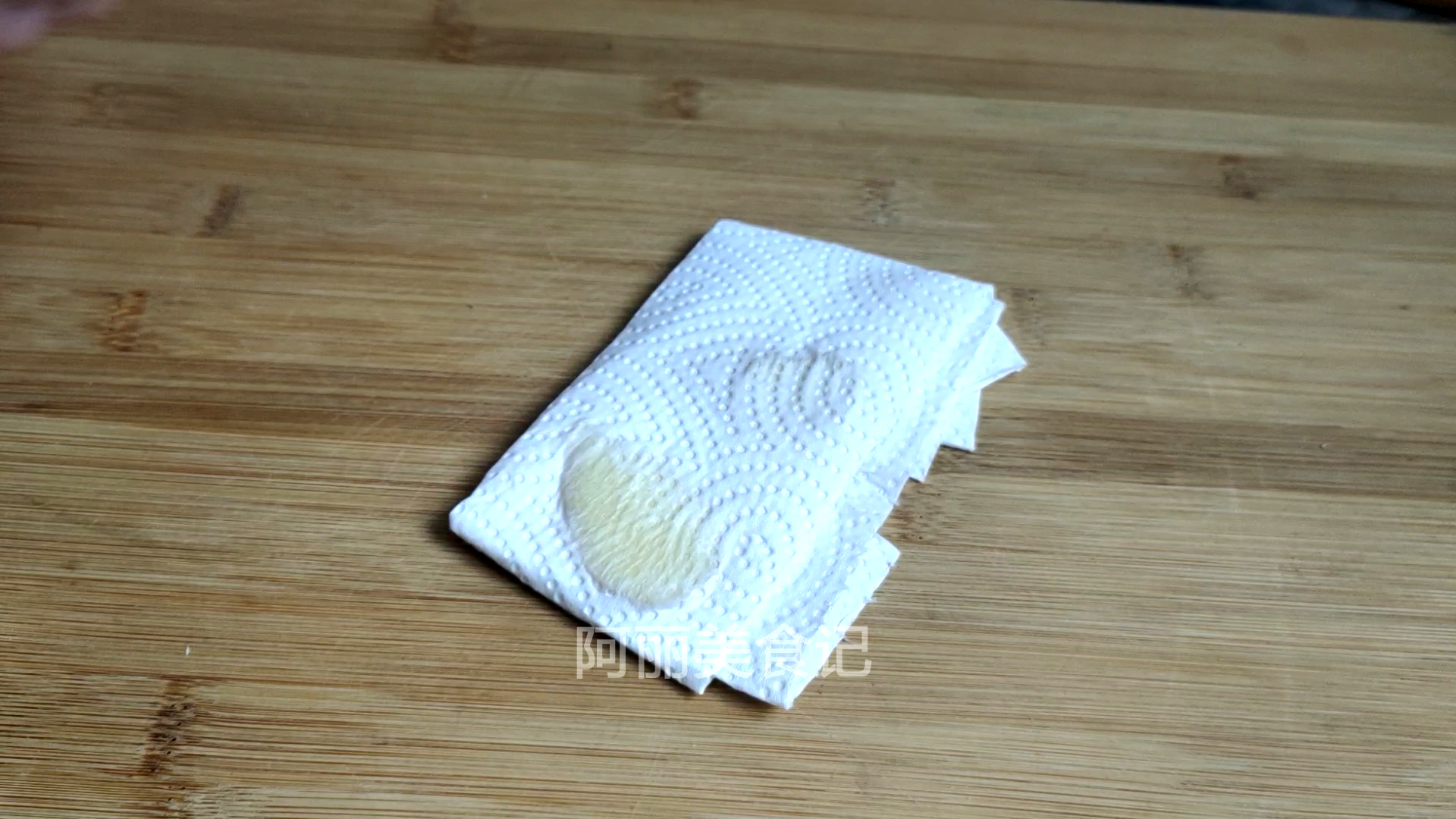 今天才知道，保存大蒜这么简单，放好久不发芽不干瘪，真好用