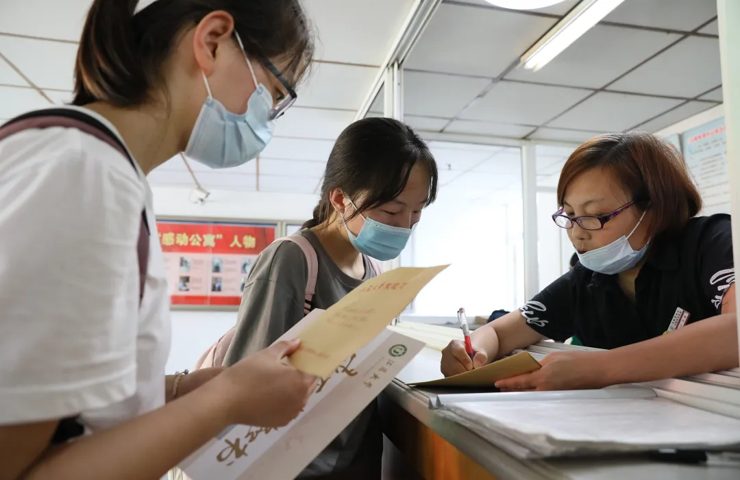 萌新你好 | 终于等到你！2020江苏大学新生报到现场直击