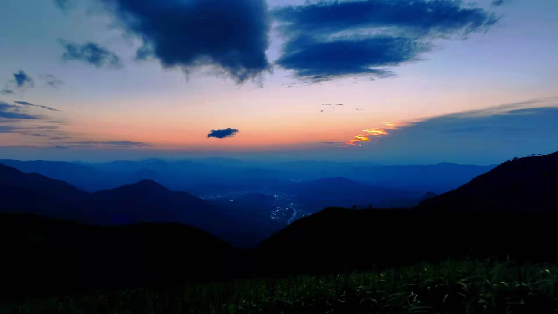 武功山海拔多少米(爱恨武功山，一生一定要去一次的徒步天堂)