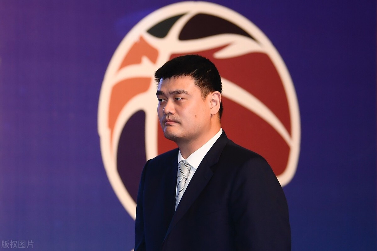 cba哪个后卫和俱乐部纠纷(前车之鉴，阴阳合同再现CBA，周琦与俱乐部合同纠纷愈演愈烈)