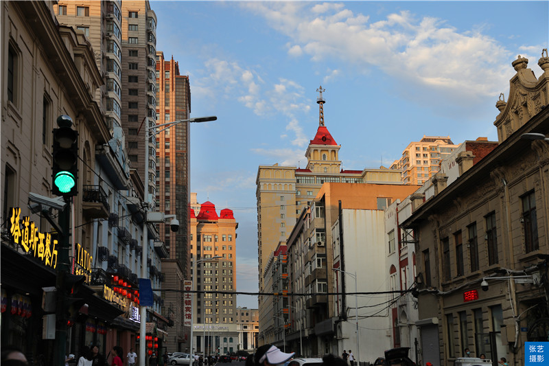 石头路图片(哈尔滨有条堪称亚洲第一街：仿欧建筑71栋，“黄金”铺就的石头路)
