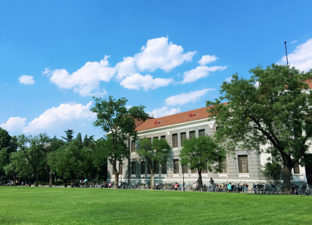 多地高校发布“国庆”通知，假期最短才一天，学生：可太心酸了