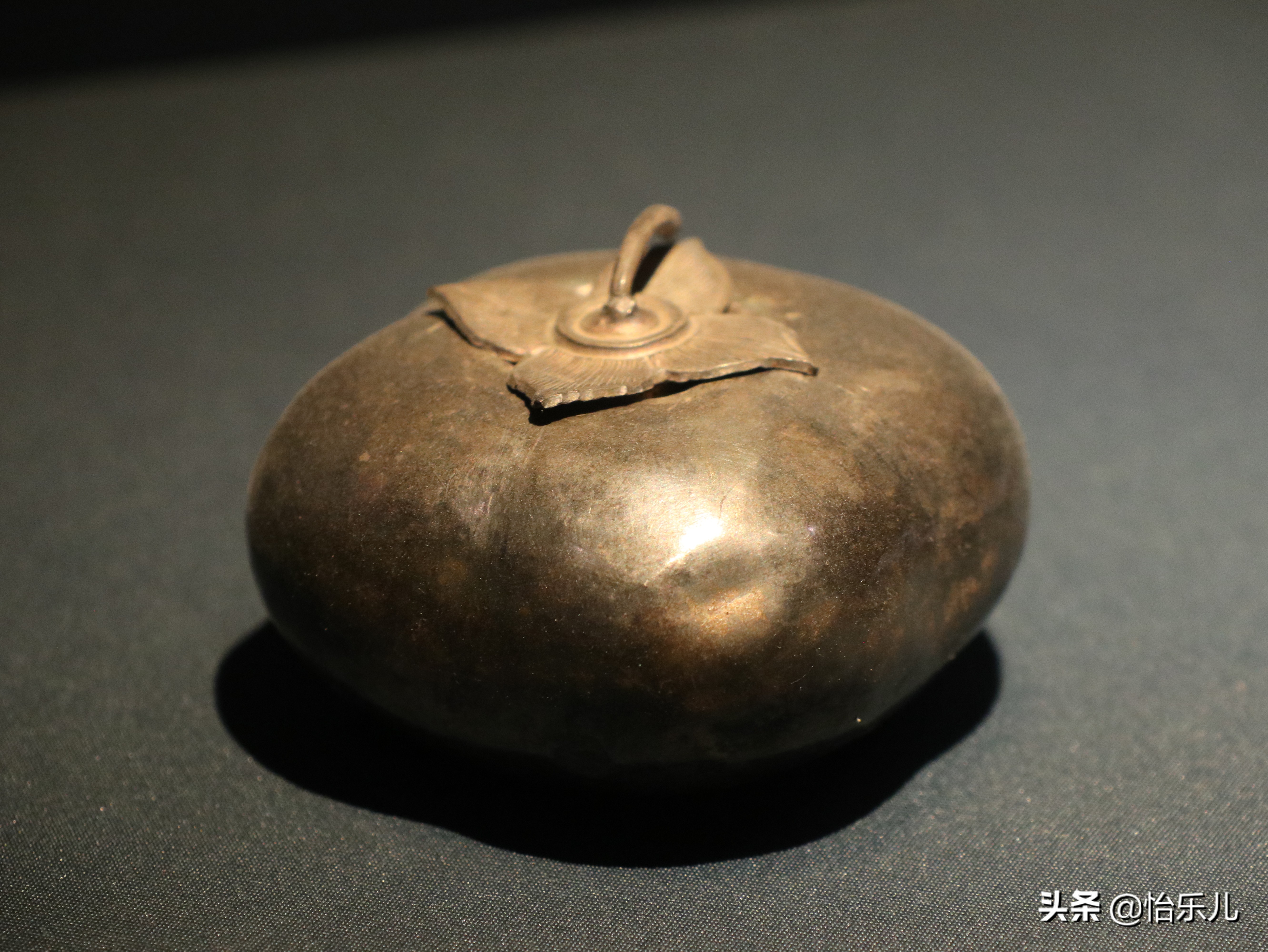 苏州一座墓出土54件元代金银器，纯度高型别致，还件件纹美艺精