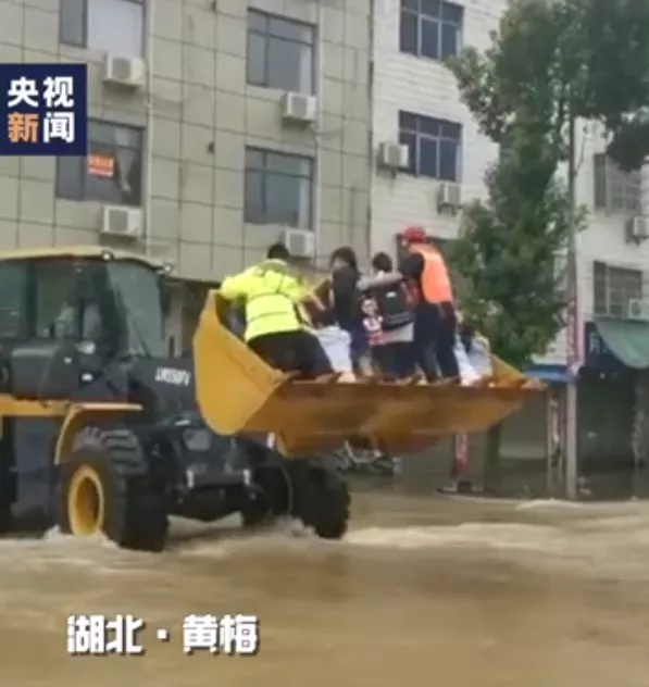 这届高考催泪瞬间,看到第一个就忍不住了