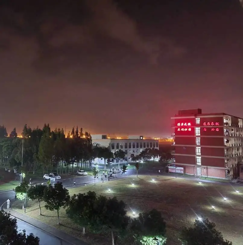 宿迁职业技术学院校园夜晚的那些灯光，你见过吗？
