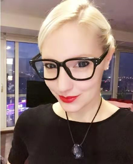 18岁保送北大，娶外国妻子生下龙凤胎，撒贝宁才是人生大赢家