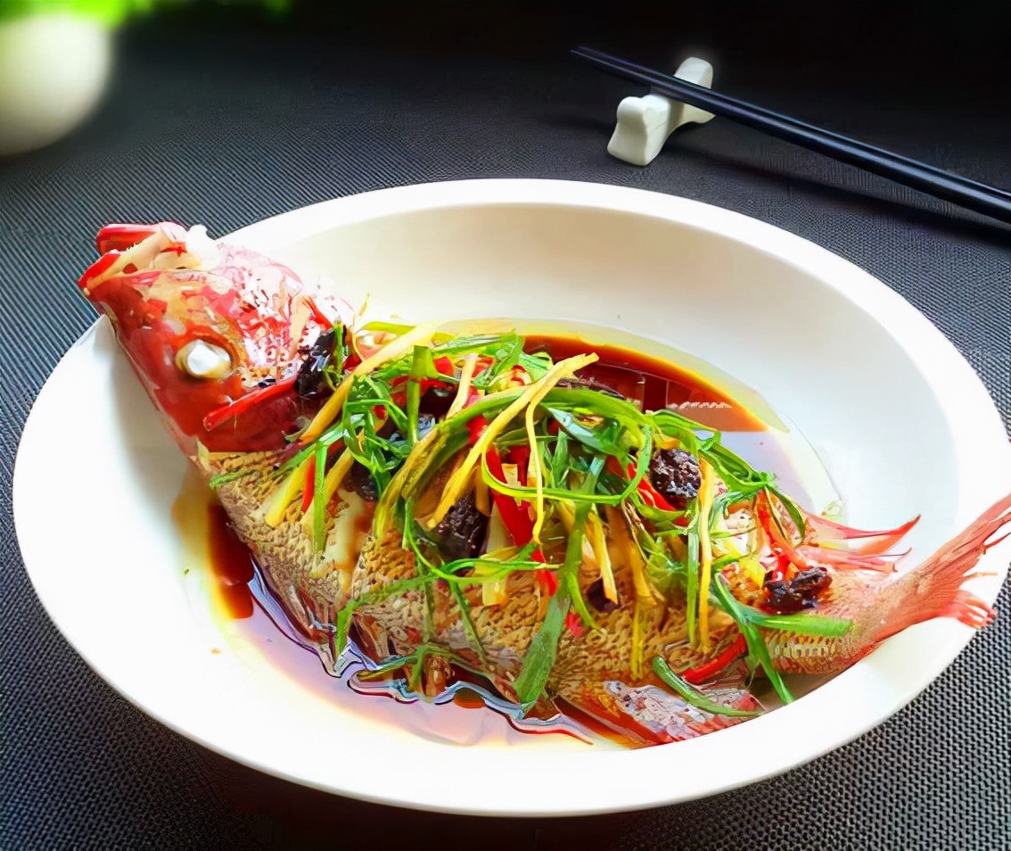 「美食」中国名菜-松辽风味-清蒸网油红鲷