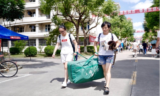 “上过大学”和“没上过大学”的女生，能有多大区别？还真不小