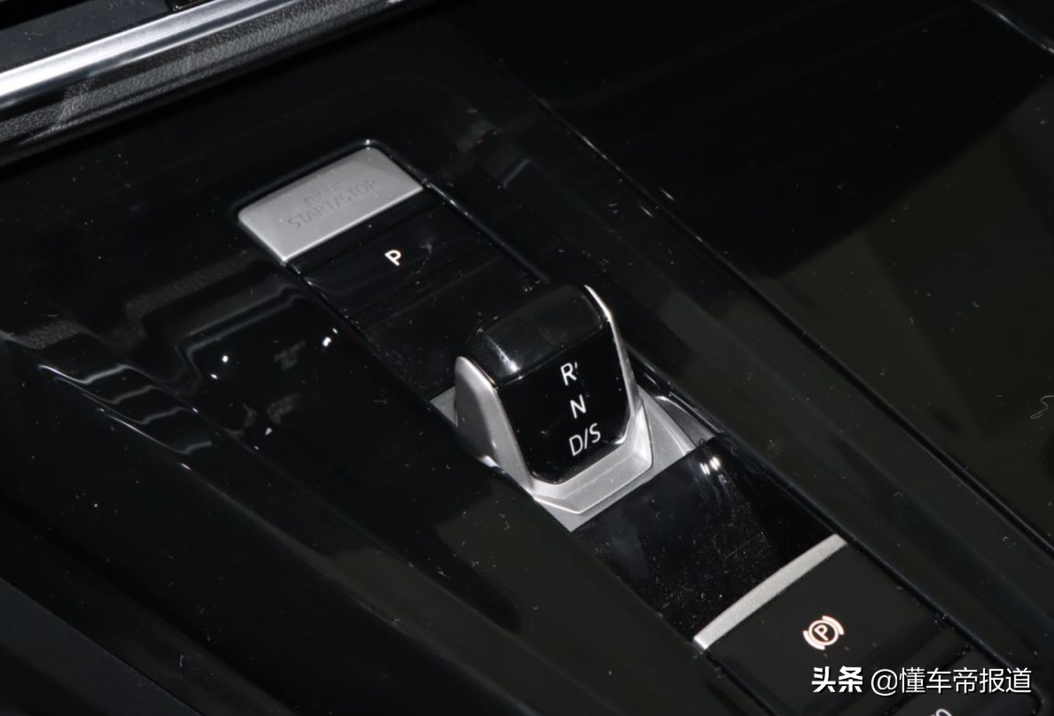 新车 | 尺寸超途昂！一汽-大众旗舰SUV揽境到店，提供6座/7座布局