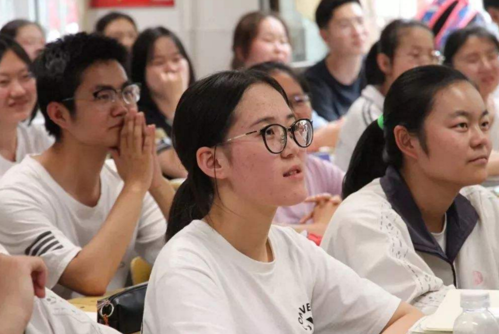 广西也有一所“北大”？2021高考一本0报考，征集志愿骤降30分