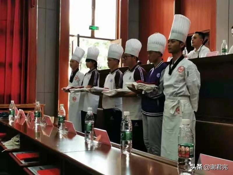 四川厨师学校排行南部职业技术学校神厨教育烹饪专业学生开班起航