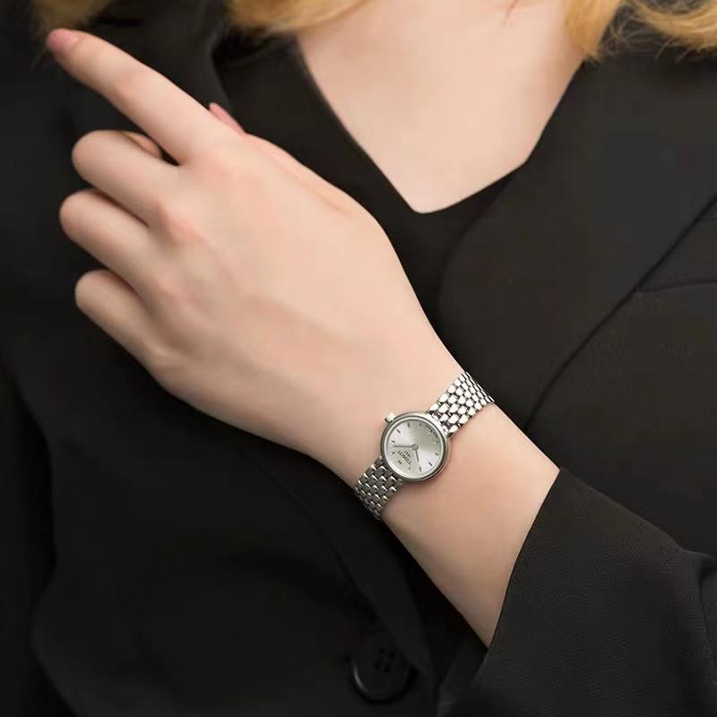 2, 天梭月爱时尚简约石英表钢带手表