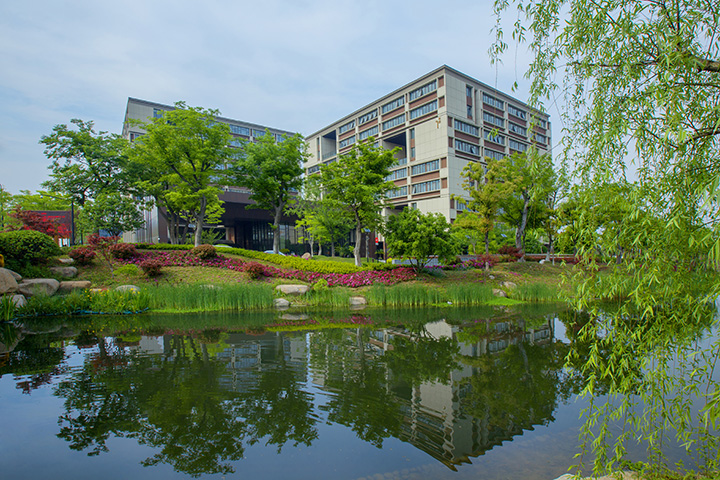 浙江这所双非大学近年发展很快 位置优越性价比不错