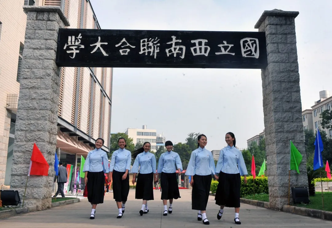 好大学生产人中人，而不是人上人