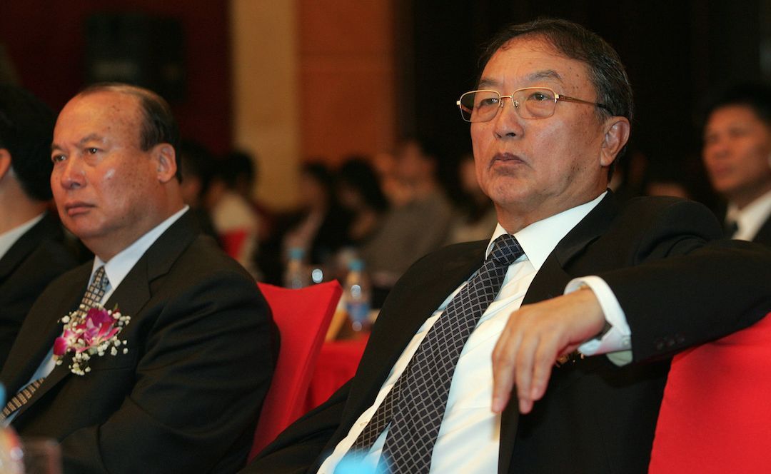 山东首富资助王健林25亿，控股公司是李嘉诚2倍，却欠下2000亿