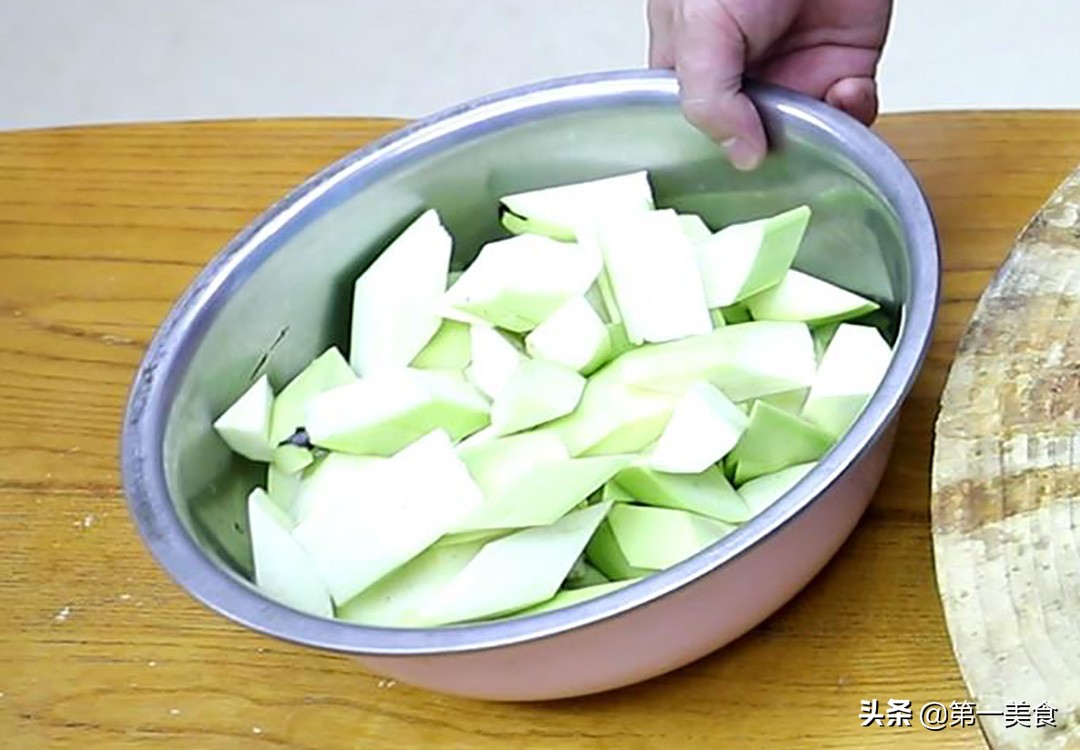 茄子的做法,茄子的做法怎么做好吃又簡單