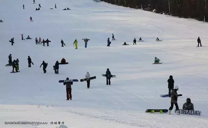 单板滑雪u型场地图(哈尔滨帽儿山高山滑雪场，滑雪发烧友驰骋的乐园)