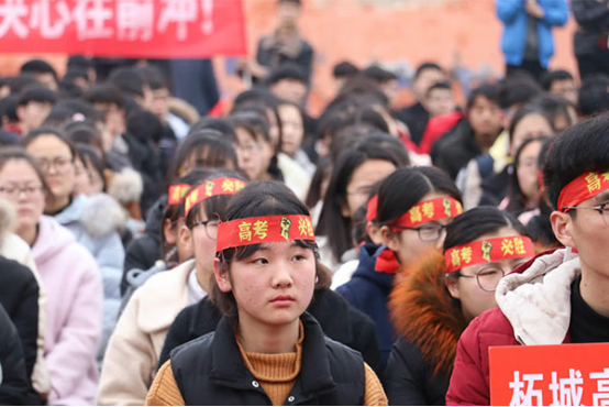 400多分也能上厦门大学？网友羡慕不已，学生家长却劝孩子复读