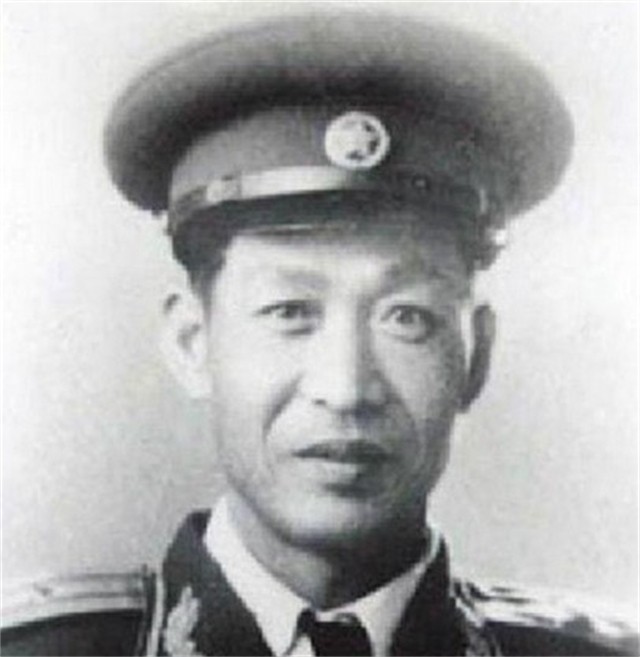 1949年管玉泉率先率领部渡河，将旗插进总统府，晚年更替功绩。