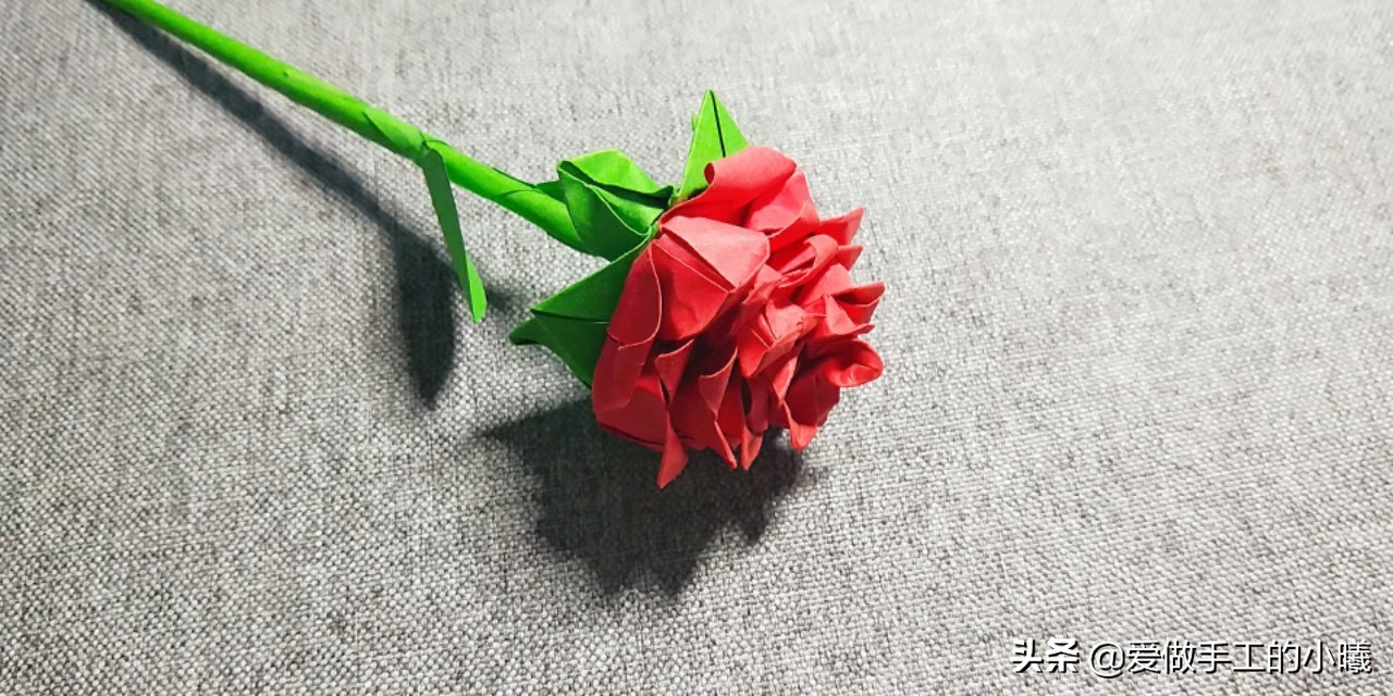 超美玫瑰花折纸教程：简单几步折出漂亮纸质玫瑰花