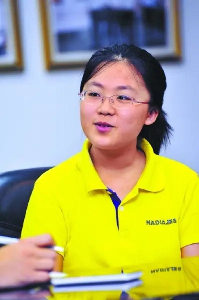 8年前，辽宁学霸刘丁宁放弃港大72万奖学金，退学二战实现北大梦