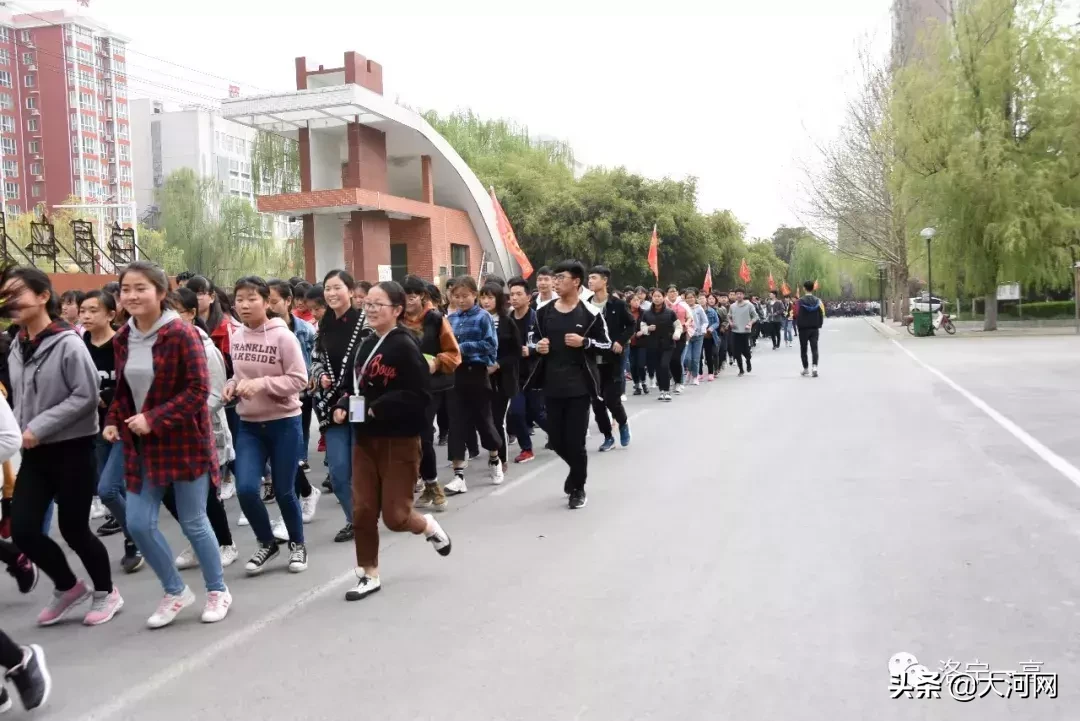 服!这位校园保安大爷可真的有点厉害……