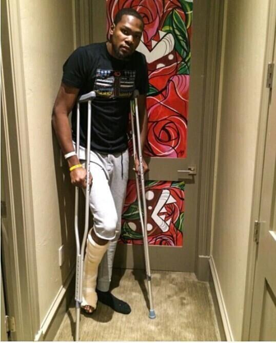 nba球员为什么腿断(跖骨骨折,膝盖韧带扭伤,跟腱拉伤,杜兰特的双腿