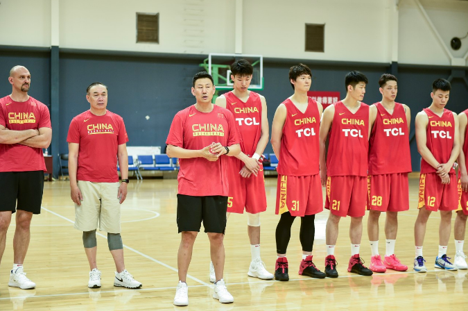 nba为什么不骂主办方(心酸！别给中国男篮抹黑，篮协辟谣：我们未与NBA达成参赛协议)