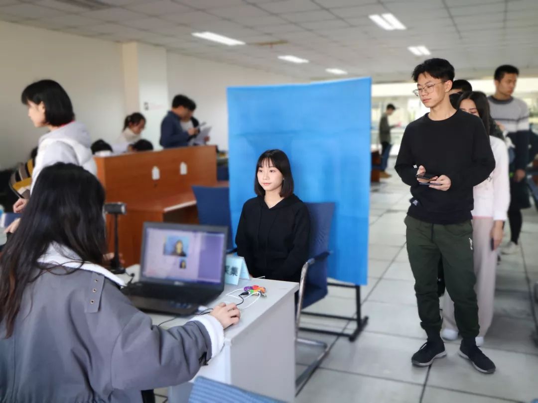 985学生想躺平？多名浙大学霸报考双非研究生，普通学生难以接受