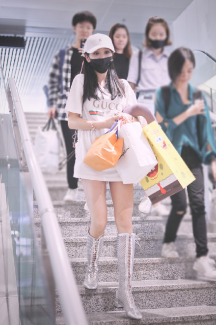 《乘风破浪的姐姐》宿舍曝光，这90%能看到明星，旅游追星不耽误