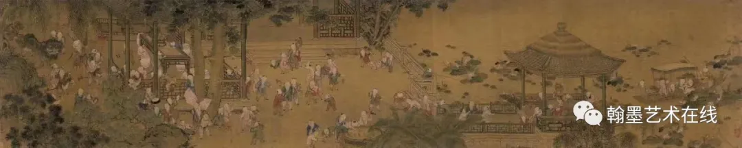 小哥俩手拉手笑闹成一团，童心未泯的纯真时光最动人