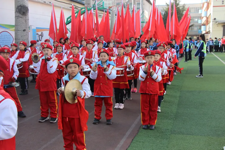 cba啦啦队王浩然(长治市屯留区树人小学顺利举行2019年秋季田径运动会)