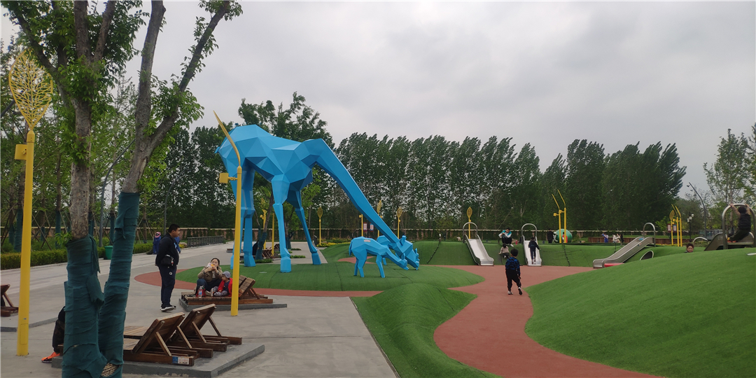 比如杨家河公园,廖河公园,凤凰台植物园,儿童乐园,少康湖,市民公园