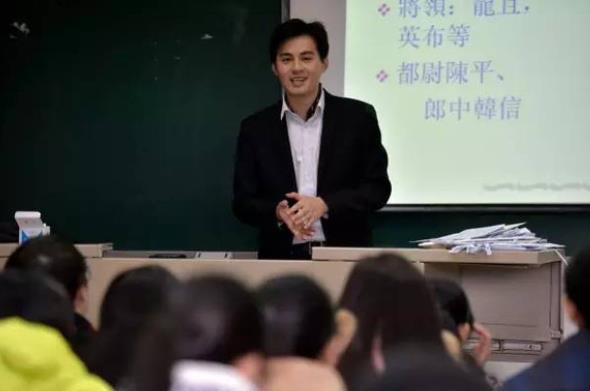 新高考实行一年，部分老师感受到了“生存危机”，直言想转行