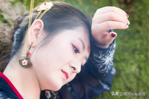 处女座对待爱情的态度：带有一定的功利性和理性色彩