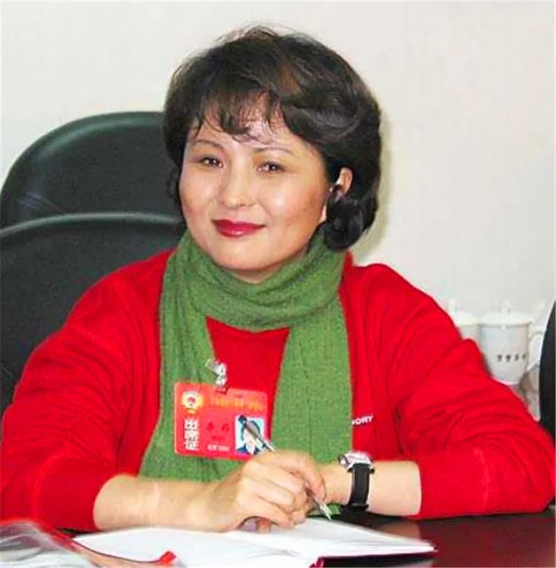 80年代女星李羚：不爱高官爱寒门，大13岁初恋丈夫的爱让人泪目