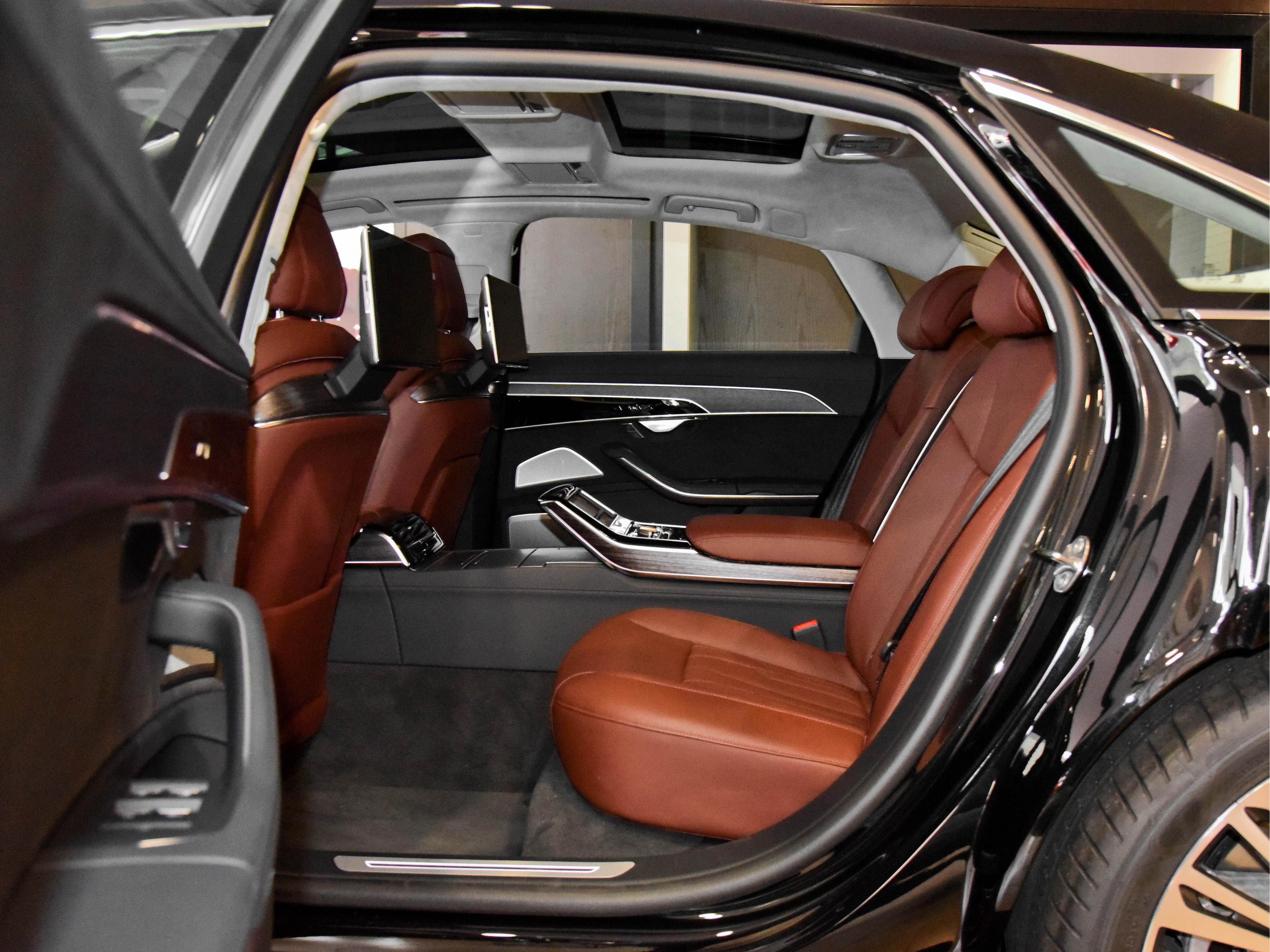 进口旗舰级豪华轿车，四座独立大空间气场顶级，带你看奥迪A8