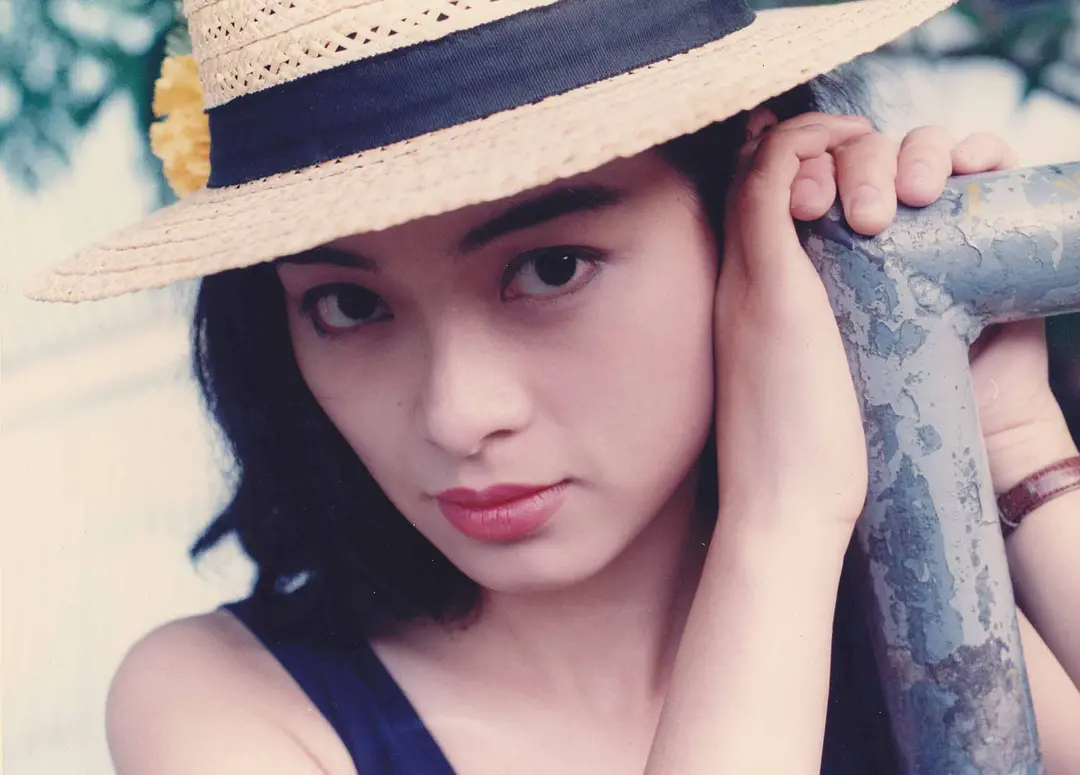 97版阿朱扮演者刘锦玲(53岁"阿朱"刘锦玲晒生活照,身材苗条气质好,曾