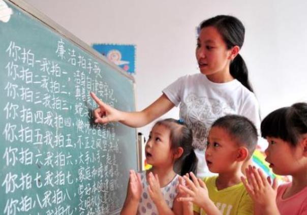 深圳一幼师晒食堂菜火了，整齐划一5天不重样，家长看后想去蹭饭