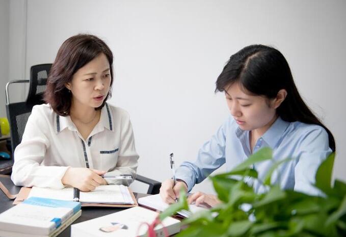 大学生奇葩“请假条”火了，辅导员哭笑不得：这假我能给批吗？