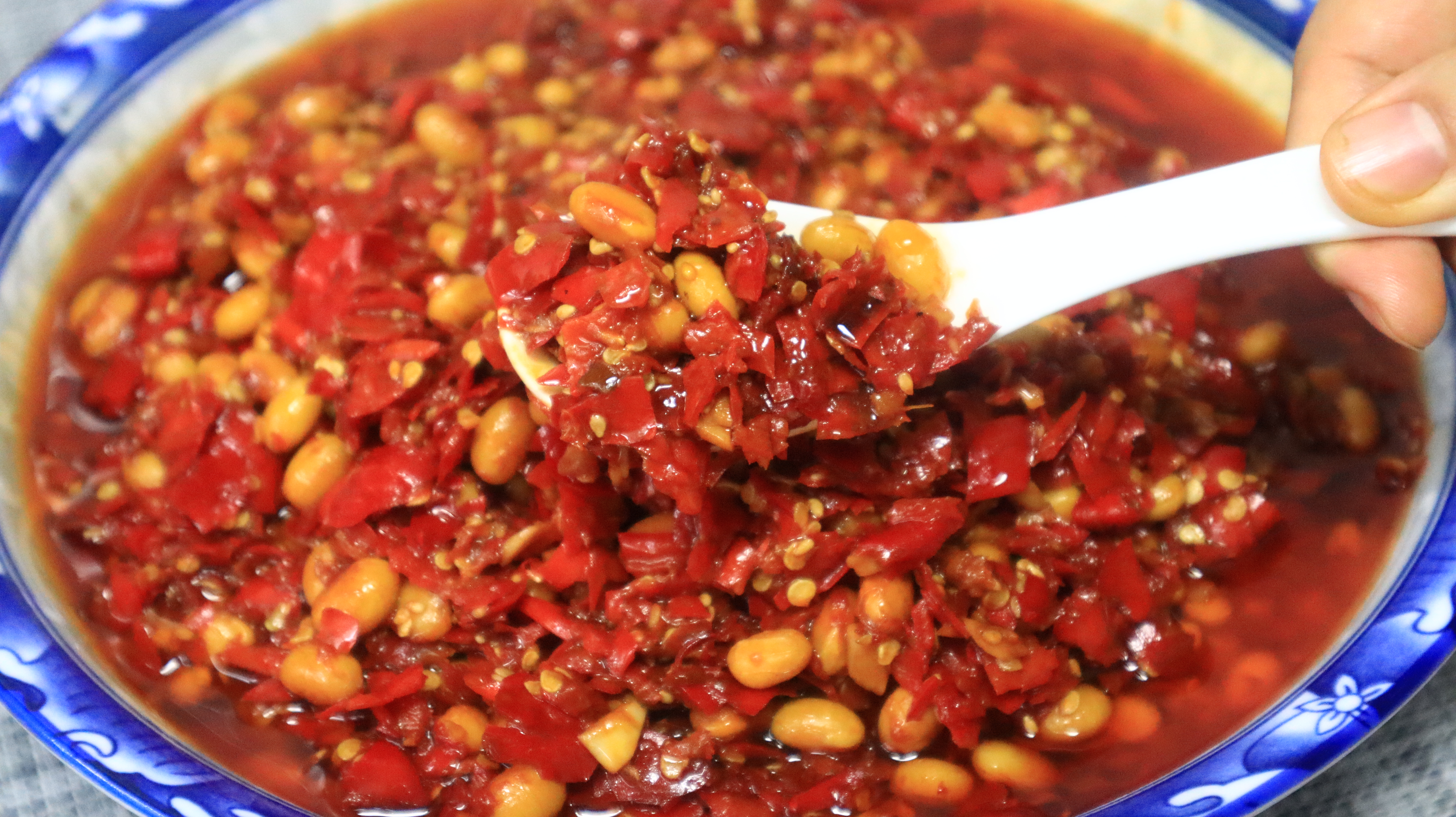 黄豆辣酱怎么做才好吃？分享我家的“独家秘方”，夹馍拌面真解馋