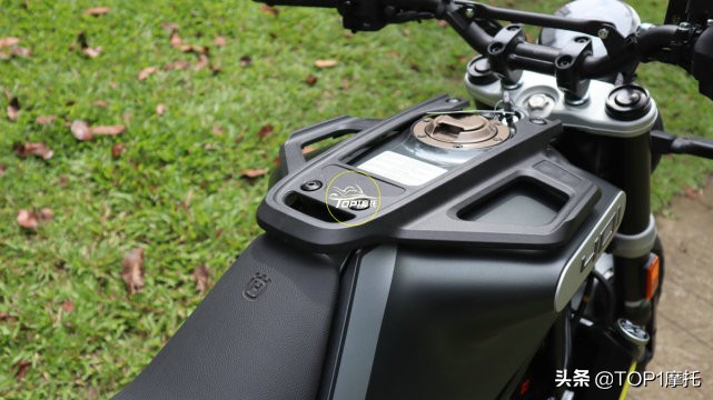 宝马s401(野性浸入骨髓) - 四帝国车市