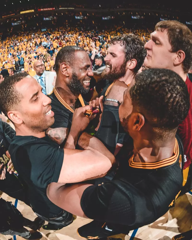 16年nba总决赛七场录像（创造历史！骑士官方晒图回顾2016年夺冠时刻）