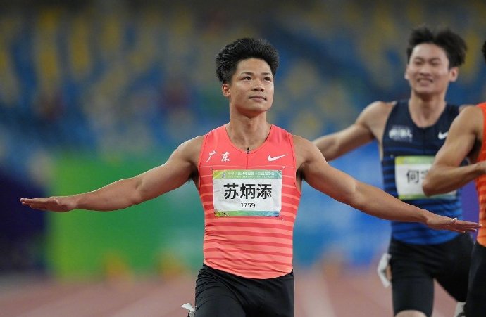 苏炳添勇夺百米短跑比赛冠军，成功之路曲折，被网友亲切成为苏神