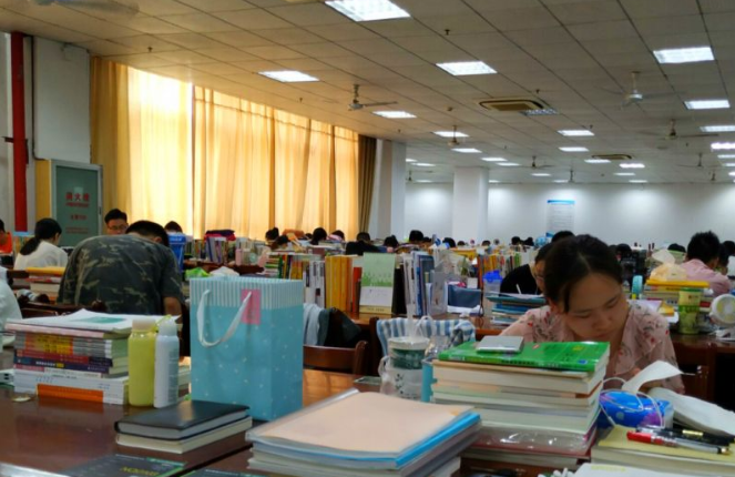 大专报考条件，不过报考条件很严格，想要上岸不容易