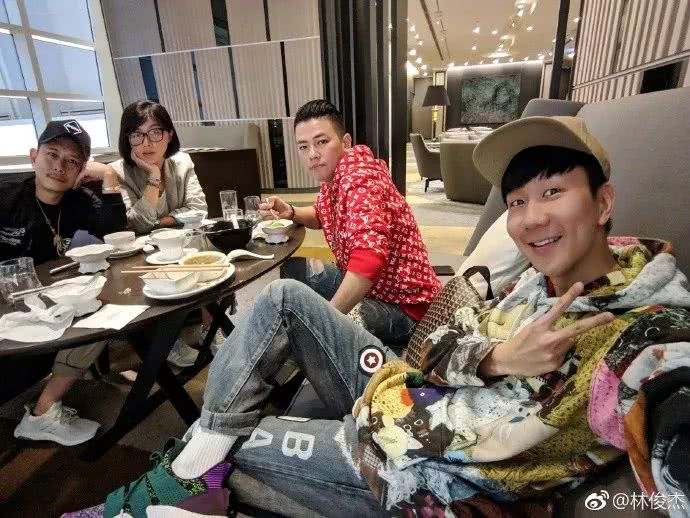 81万耐克鞋(林俊杰最豪的球鞋是81万的它,而最爱的那双谁也猜不到!