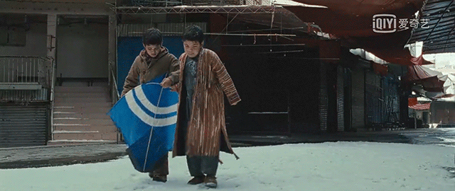 兄弟被强暴，他假装没看见：千万别当爱的炮灰，叫人心疼