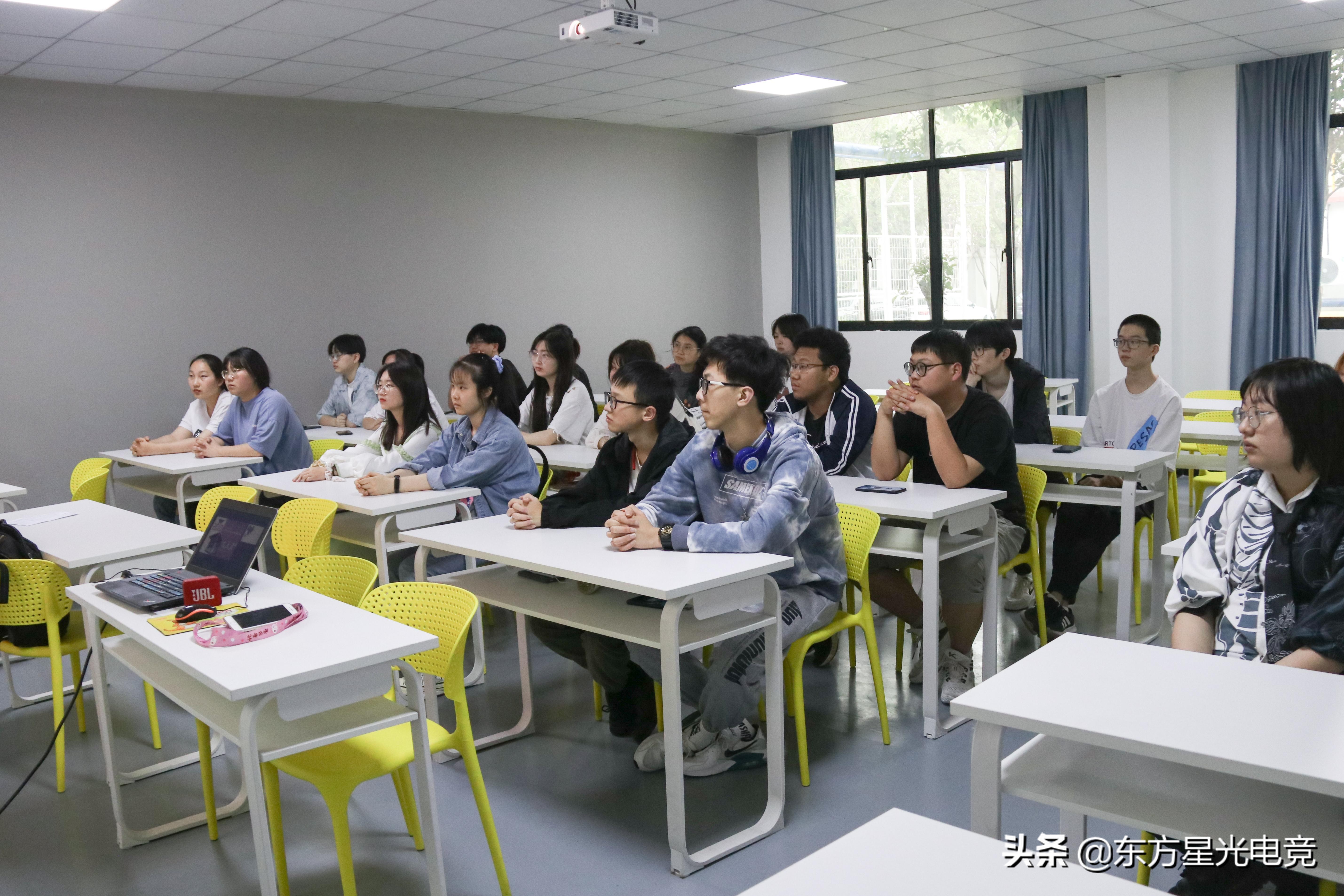 电竞学校哪个学校最好(电竞学校一年多少钱？哪个电竞学校好？)